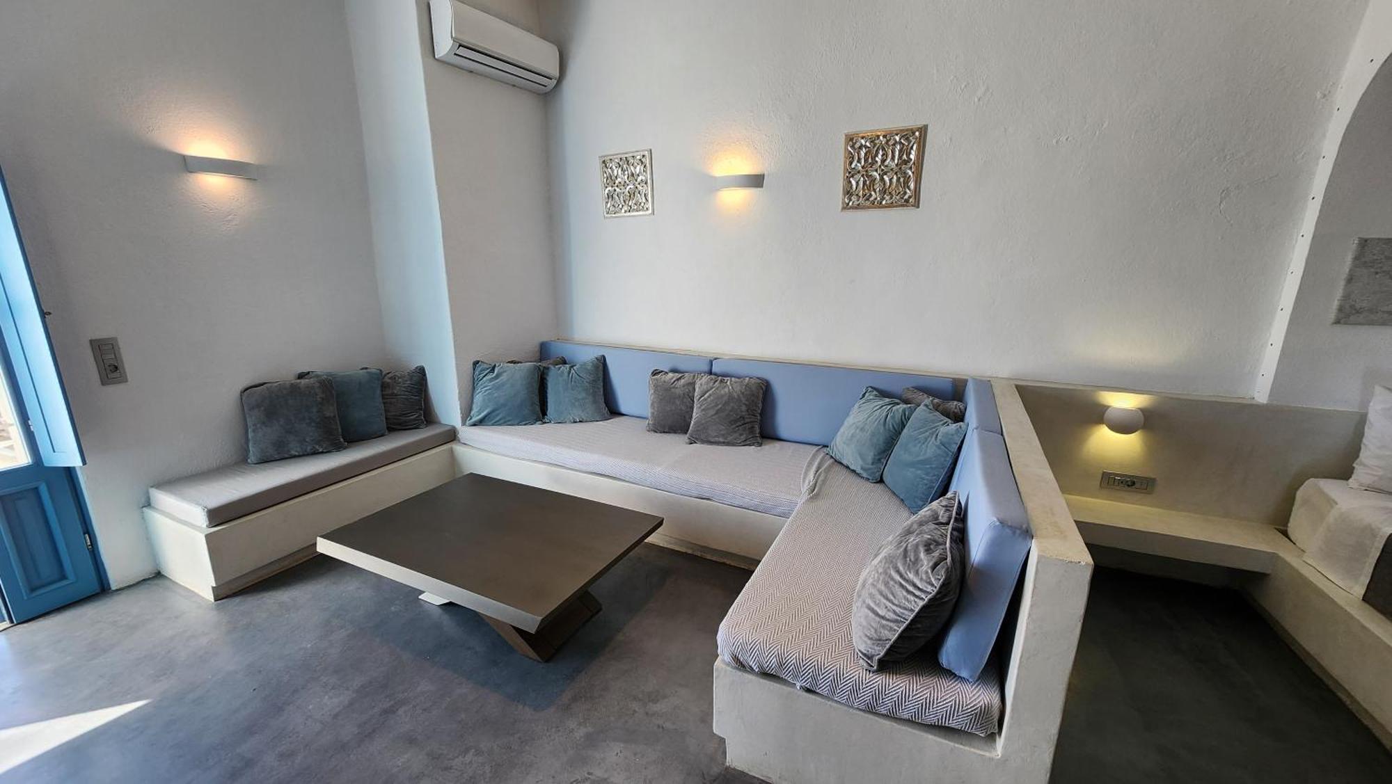 Euphoria Suites&Deluxe Studios Fira  Exterior foto