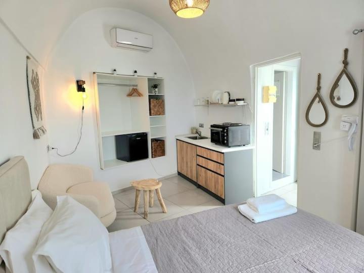 Euphoria Suites&Deluxe Studios Fira  Exterior foto